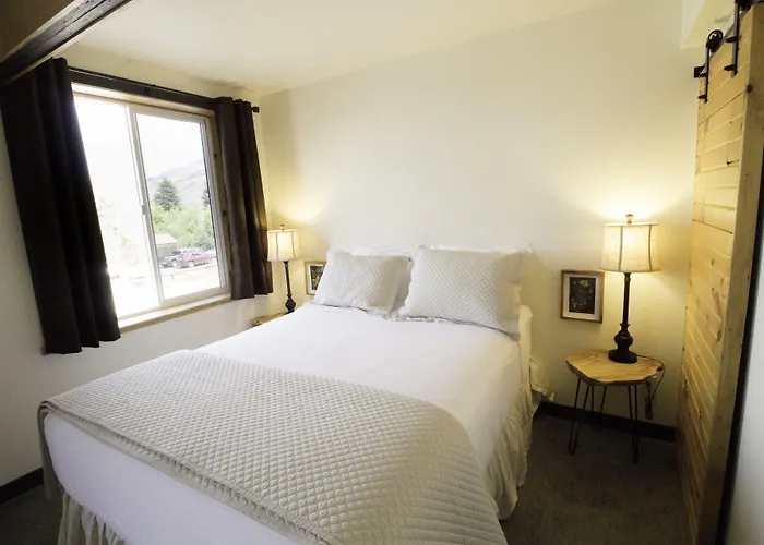 Colter's Hotel Afton