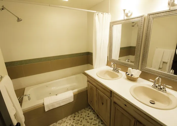 Colter's Hotel 2*