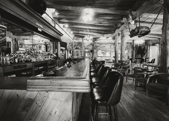 Colter's Hotel 2*