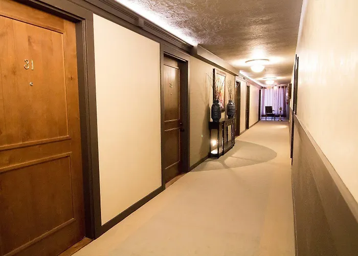 Colter's Hotel 2*